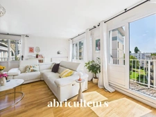 À SAISIR<span></span>3 pièces de 80m2<span></span>Dernier étage avec balcon à deux pas de la Marne