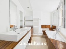 PARIS<span></span>MONTMARTRE<span></span>DUPLEX<span></span>3 PIÈCES <span></span>2 CHAMBRES<span></span>72 M2<span></span>2594  € Charges Comprises