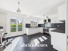 SOMPTUEUSE MAISON FAMILIALE EN VENTE A TREMBLAY EN FRANCE (93290)
