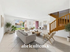 Maison familiale 130 m²<span></span>5 pièces<span></span>Jardin & terrasses  & garage double<span></span>Marseille 12e, Les Caillols