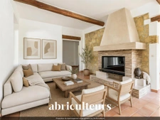 Propriété d'Exception à Grans : Maison en Pierre 254m2, 2 hangars, Piscine et fort potentiel sur 8 100 m²