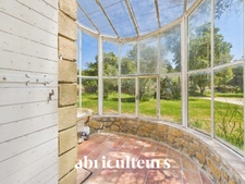 Propriété d'Exception à Grans : Maison en Pierre 254m2, 2 hangars, Piscine et fort potentiel sur 8 100 m²