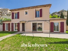 Maison familiale 130 m²<span></span>5 pièces<span></span>Jardin & terrasses  & garage double<span></span>Marseille 12e, Les Caillols