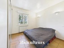 Propriété d'Exception à Grans : Maison en Pierre 254m2, 2 hangars, Piscine et fort potentiel sur 8 100 m²