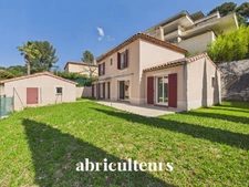Maison familiale 130 m²<span></span>5 pièces<span></span>Jardin & terrasses  & garage double<span></span>Marseille 12e, Les Caillols