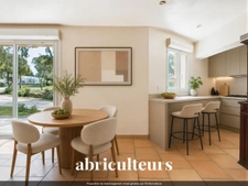 Propriété d'Exception à Grans : Maison en Pierre 254m2, 2 hangars, Piscine et fort potentiel sur 8 100 m²