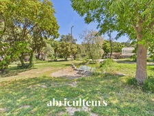 Propriété d'Exception à Grans : Maison en Pierre 254m2, 2 hangars, Piscine et fort potentiel sur 8 100 m²