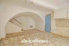 Immeuble polyvalent de 168,48m² composé de deux appartements à Rognes 13840