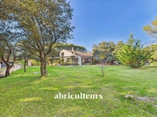 Magnifique propriété avec terrain, piscine/ poolhouse, dépendance à Rognes 13840