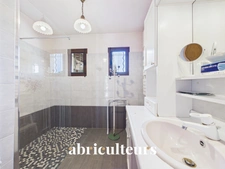 Charmante maison T6 de 180m² sur un terrain d' 1 hectare m² à vendre à Rognes (13840)