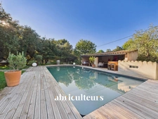 Magnifique propriété avec terrain, piscine/ poolhouse, dépendance à Rognes 13840