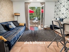 Magnifique propriété  de 235m² avec piscine, et dépendances à Rognes 13840