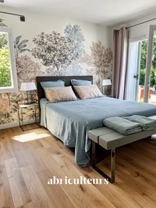 Magnifique propriété  de 235m² avec piscine, et dépendances à Rognes 13840