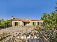 Charmante maison T6 de 180m² sur un terrain d' 1 hectare m² à vendre à Rognes (13840)