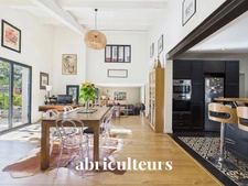 Magnifique propriété avec terrain, piscine/ poolhouse, dépendance à Rognes 13840