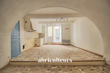 Immeuble polyvalent de 168,48m² composé de deux appartements à Rognes 13840