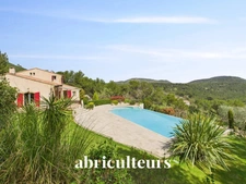 Vue panoramique & prestations haut de gamme pour cette villa de 292 m² à Rognes