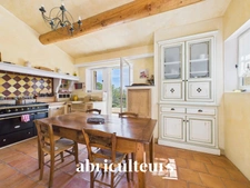 Vue panoramique pour cette magnifique villa Au temps des bastides de 296 m² à Rognes