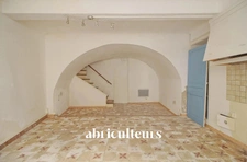 Immeuble polyvalent de 168,48m² composé de deux appartements à Rognes 13840