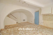 Immeuble polyvalent de 168,48m² composé de deux appartements à Rognes 13840