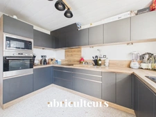 Charmante maison T3 de 66m² avec terrain et garages à Rognes 13840