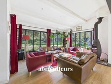 Magnifique propriété avec terrain, piscine/ poolhouse, dépendance à Rognes 13840