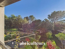 Magnifique propriété avec terrain, piscine/ poolhouse, dépendance à Rognes 13840