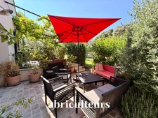 Belle propriété avec terrain, piscine/ poolhouse, dépendance à Rognes 13840