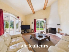 Vue panoramique pour cette magnifique villa Au temps des bastides de 292 m² à Rognes