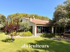 Belle propriété avec terrain, piscine/ poolhouse, dépendance à Rognes 13840