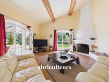 Vue panoramique & prestations haut de gamme pour cette villa de 292 m² à Rognes