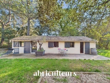 Magnifique propriété avec terrain, piscine/ poolhouse, dépendance à Rognes 13840