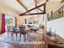 Vue panoramique & prestations haut de gamme pour cette villa de 292 m² à Rognes