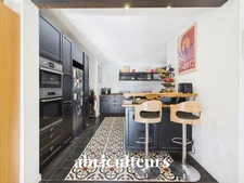 Magnifique propriété avec terrain, piscine/ poolhouse, dépendance à Rognes 13840