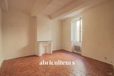 Immeuble polyvalent de 168,48m² composé de deux appartements à Rognes 13840