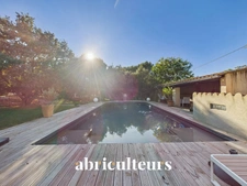 Magnifique propriété avec terrain, piscine/ poolhouse, dépendance à Rognes 13840