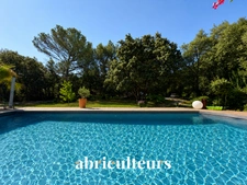 Belle propriété avec terrain, piscine/ poolhouse, dépendance à Rognes 13840