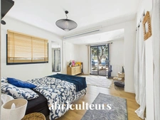 Magnifique propriété avec terrain, piscine/ poolhouse, dépendance à Rognes 13840