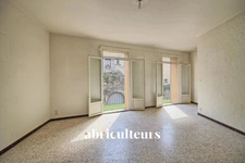 Immeuble polyvalent de 168,48m² composé de deux appartements à Rognes 13840