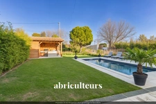 Charmante maison T4 avec possibilité d'aménagement, terrasses et jardin à Eguilles (13510)