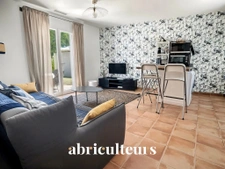 Magnifique propriété  de 235m² avec piscine, et dépendances à Rognes 13840