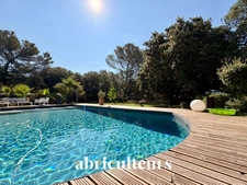 Magnifique maison avec terrain, piscine/ poolhouse, dépendance à Rognes 13840