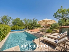 Charmante maison T6 de 180m² sur un terrain d' 1 hectare m² à vendre à Rognes (13840)