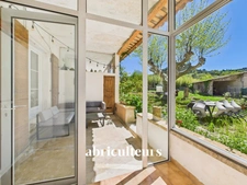 Rognes<span></span>Maison de charme rénovée avec terrasse et jardin privatif