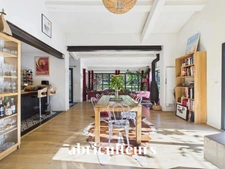 Magnifique propriété avec terrain, piscine/ poolhouse, dépendance à Rognes 13840