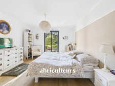 Magnifique propriété avec terrain, piscine/ poolhouse, dépendance à Rognes 13840