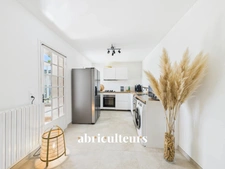 Rognes<span></span>Maison de charme rénovée avec terrasse et jardin privatif