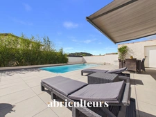 Charmante maison contemporaine T4 de 125m² sur un terrain de 436m² avec piscine à Lamanon 13113