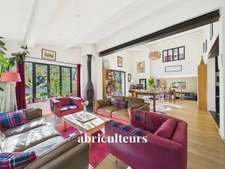 Magnifique propriété avec terrain, piscine/ poolhouse, dépendance à Rognes 13840