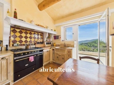 Vue panoramique & prestations haut de gamme pour cette villa de 292 m² à Rognes